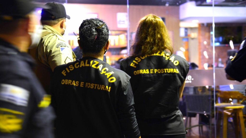 Um estabelecimento comercial localizado na Arse 23 (208 Sul) foi alvo novamente da fiscalização da Prefeitura de Palmas