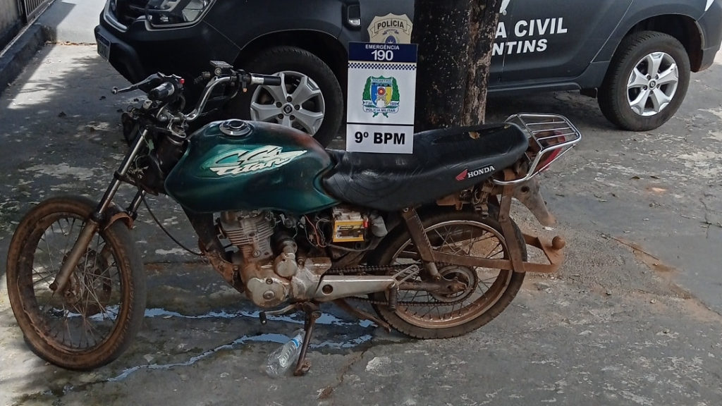 A motocicleta e os menores infratores, acompanhados do Conselho Tutelar, foram apresentados na Central de Flagrantes da Polícia Civil