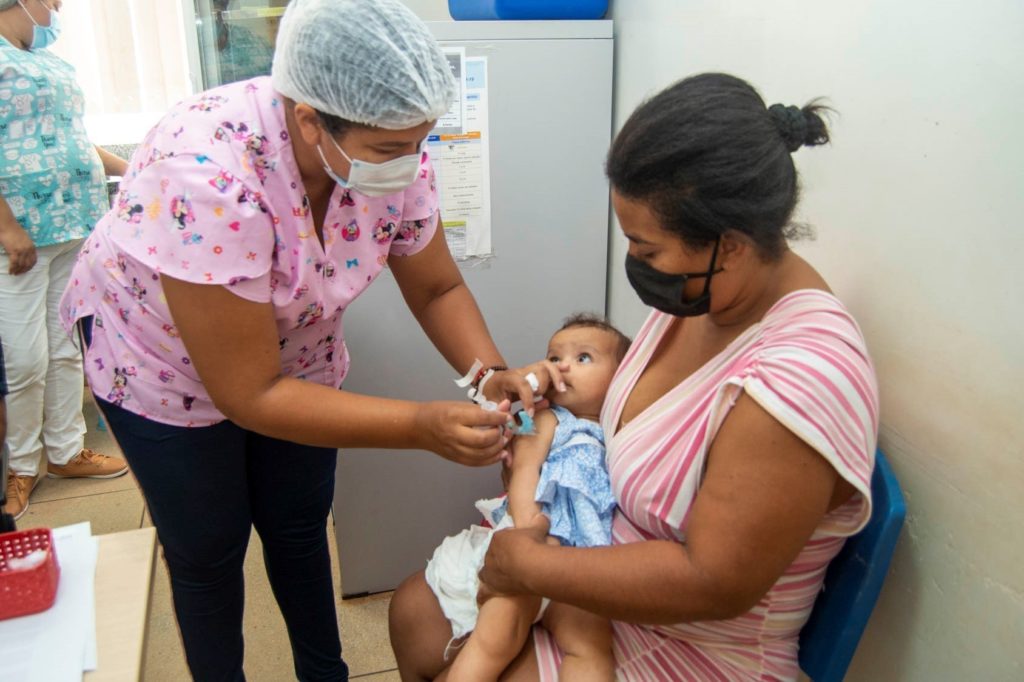 tomar a vacina da influenza é uma proteção para evitar as síndromes gripais e as internações decorrentes delas