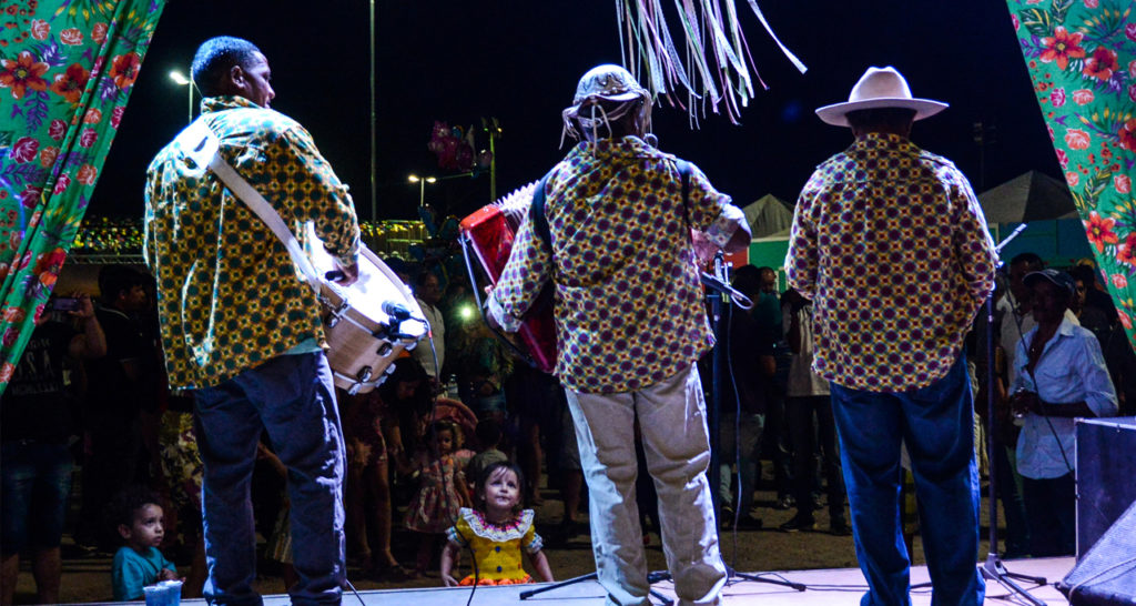 Interessados podem acompanhar o sorteio que acontece às 16 horas