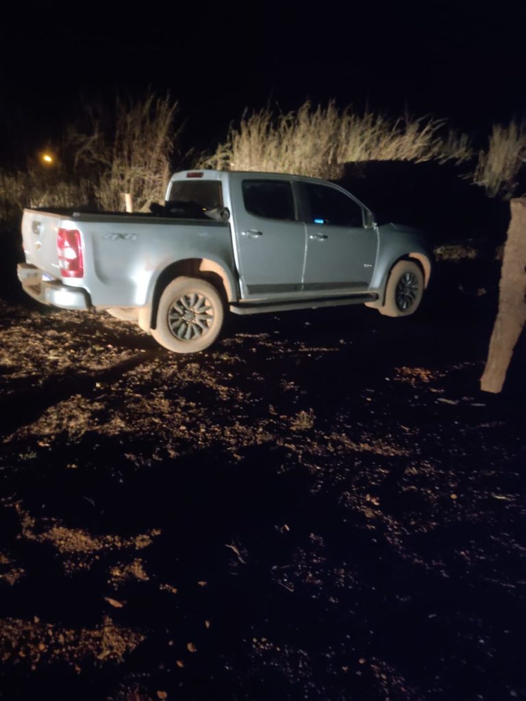 quantia em dinheiro estava escondida debaixo do banco traseiro da camionete