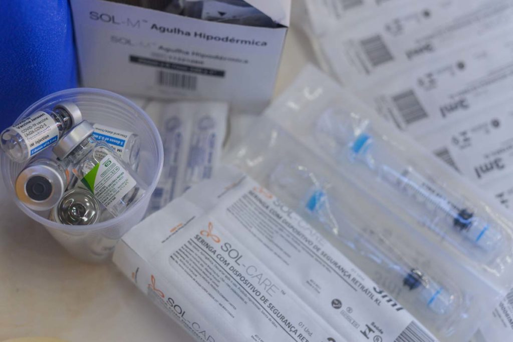 Seguindo a recomendação do Ministério da Saúde, a Semus realizará a vacinação com os imunizantes da Pfizer, Astrazeneca ou Janssen