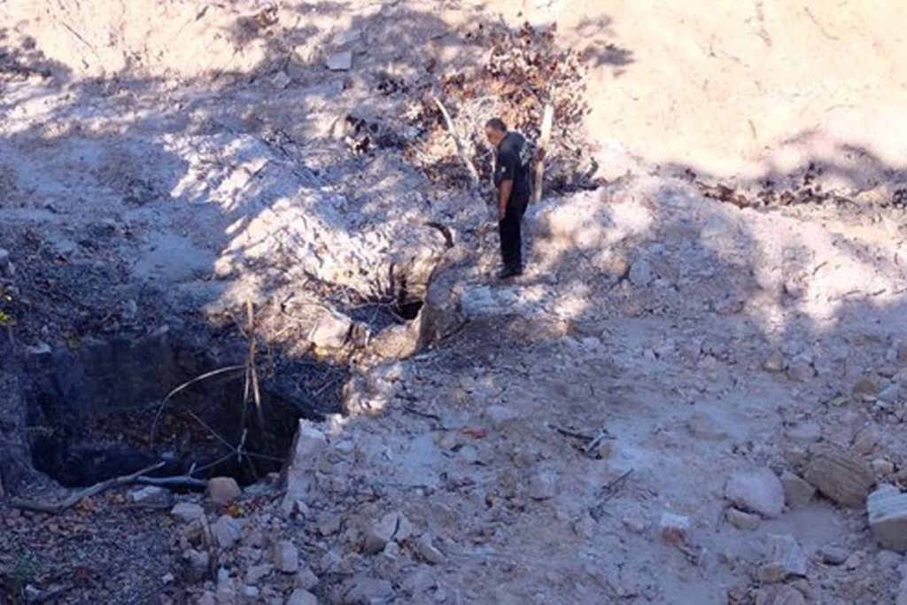 No local, foi identificado um garimpo ilegal, ao lado do patrimônio cultural denominado Buraco do Testa
