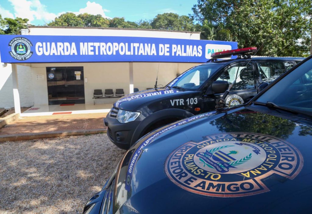 foram localizados mais dois comparsas da dupla, que estavam de posse de cinco trouxas de maconha e duas trouxas de cocaína