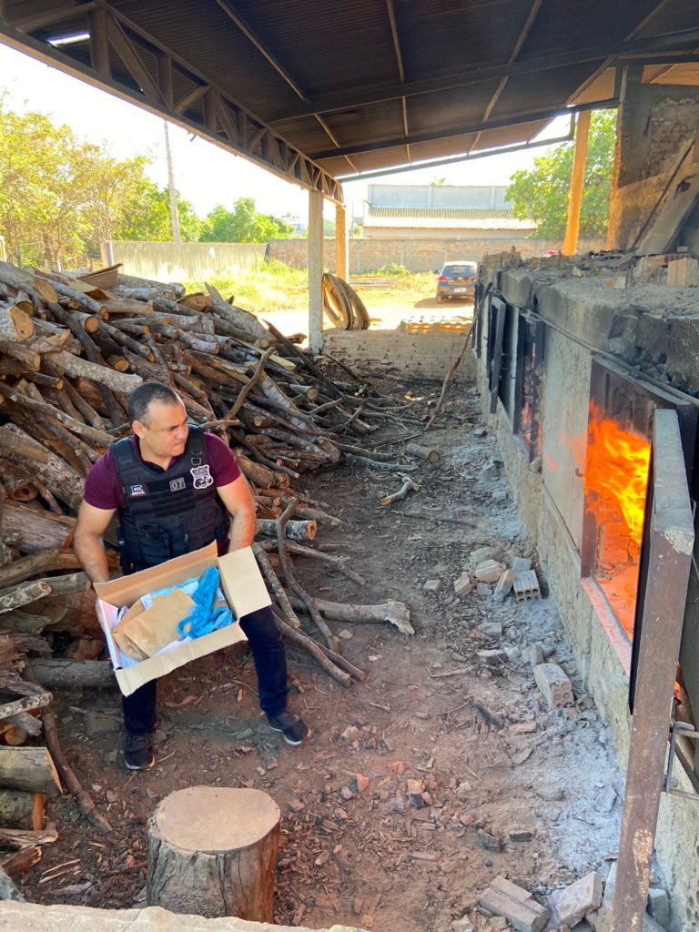 O procedimento que resultou na incineração das porções de crack e maconha foi devidamente autorizado pela Justiça