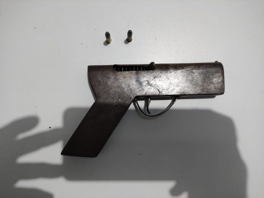 Homem, 19 anos, teria se desentendido com um vizinho e o ameaçado com uma arma de fogo.