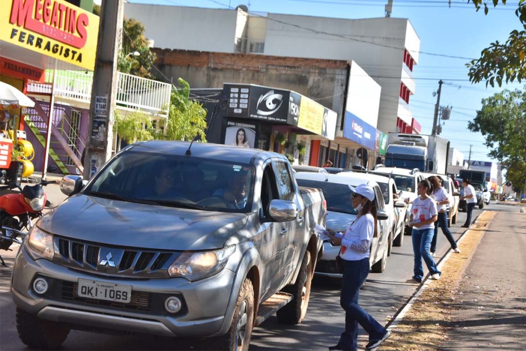 Ação visou conscientizar a população e convidar os moradores locais para realizar uma doação de sangue