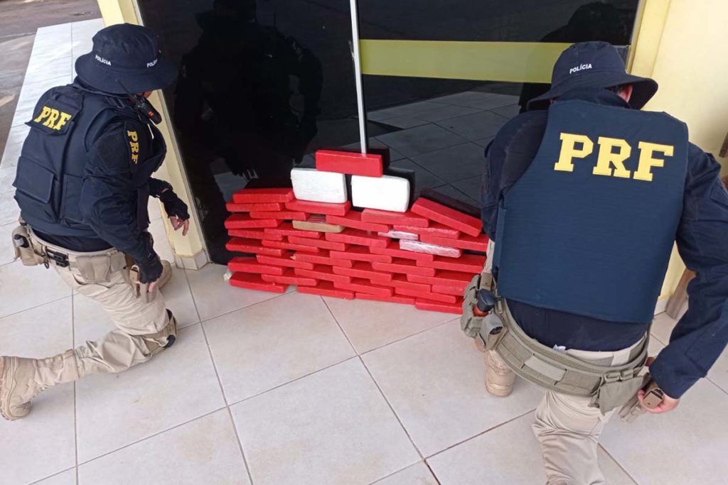 Material ilícito foi localizado no bagageiro de um ônibus