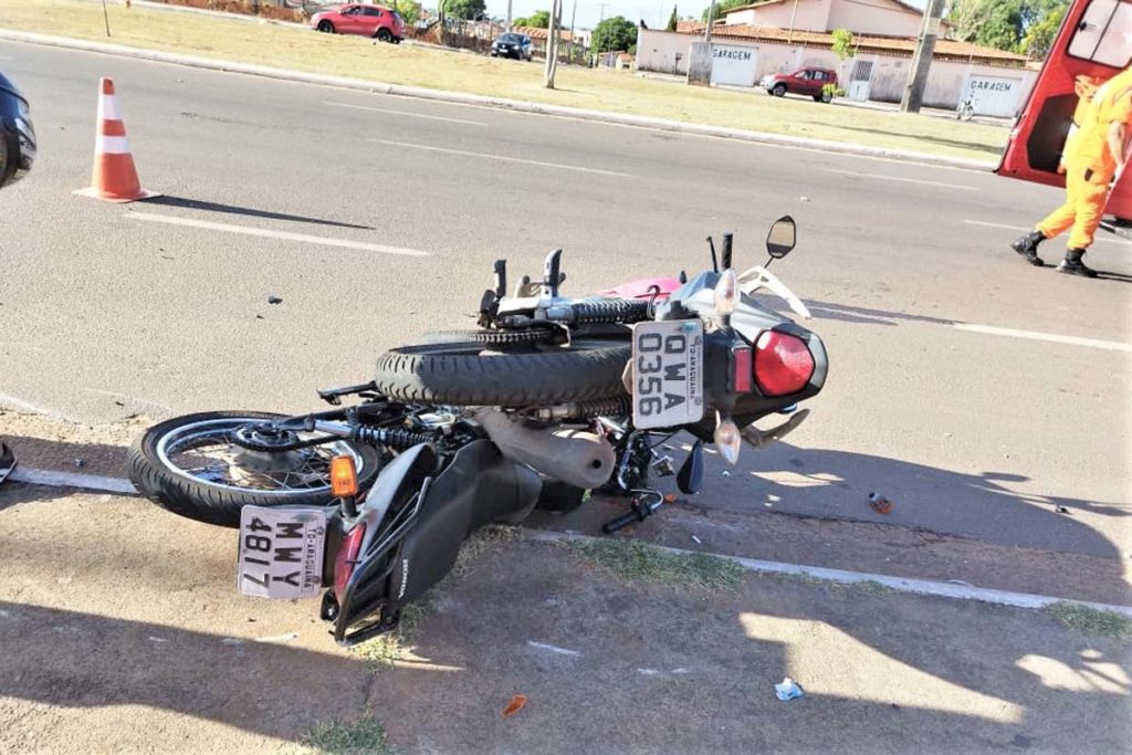 Dois acidentes envolvendo motocicletas foram registrados no início da manhã desta quinta-feira, 14