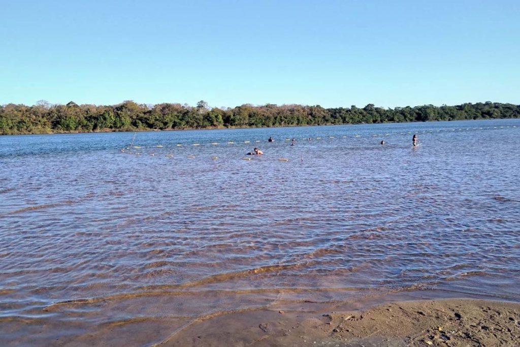 Rápida intervenção dos bombeiros militares evita afogamento fatal de duas crianças na Praia do Croá
