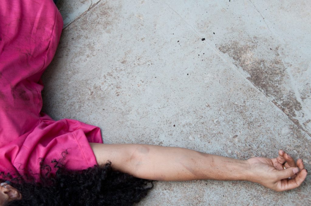 A vítima foi assassinada na presença dos filhos