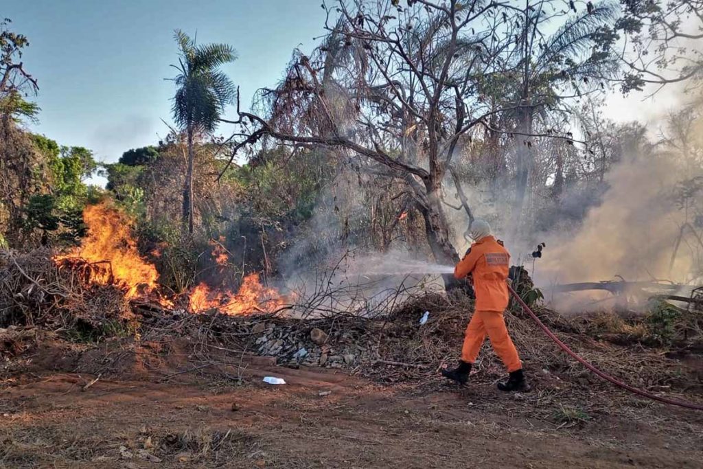 Força-Tarefa é mantida para conter fogo na Serra de Taquaruçu
