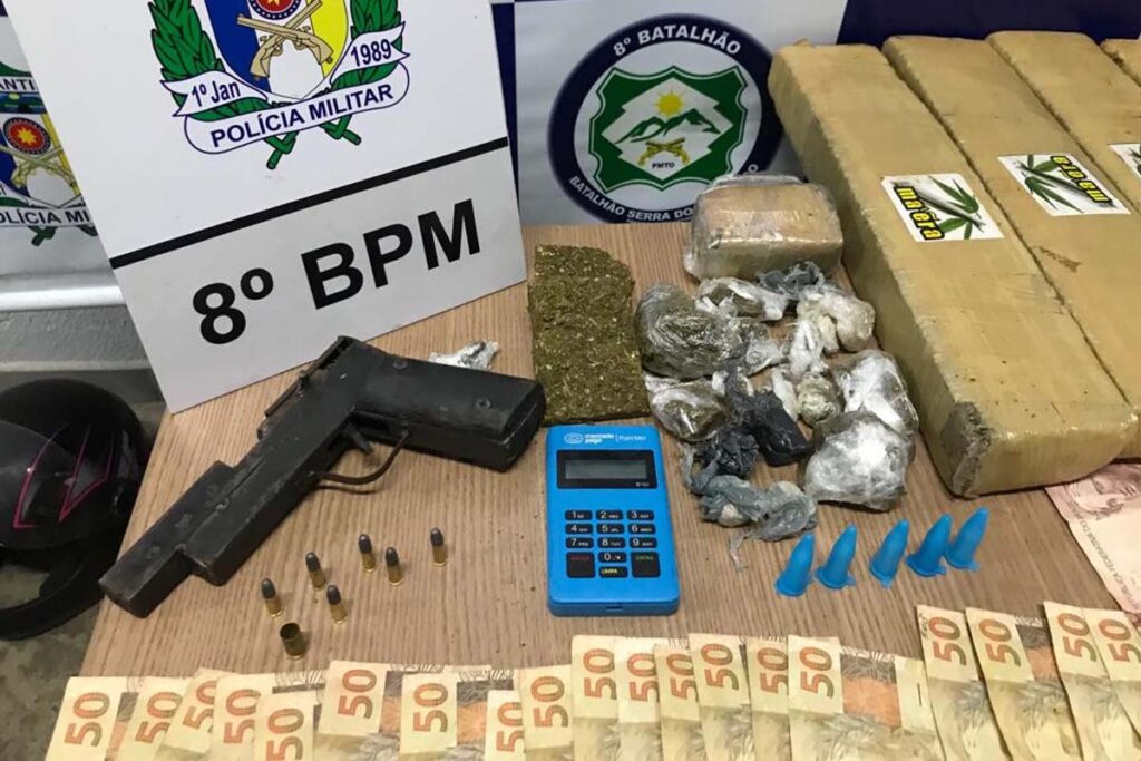 PM apreende 10 kg de maconha, dinheiro e moto adulterada em Paraíso do Tocantins