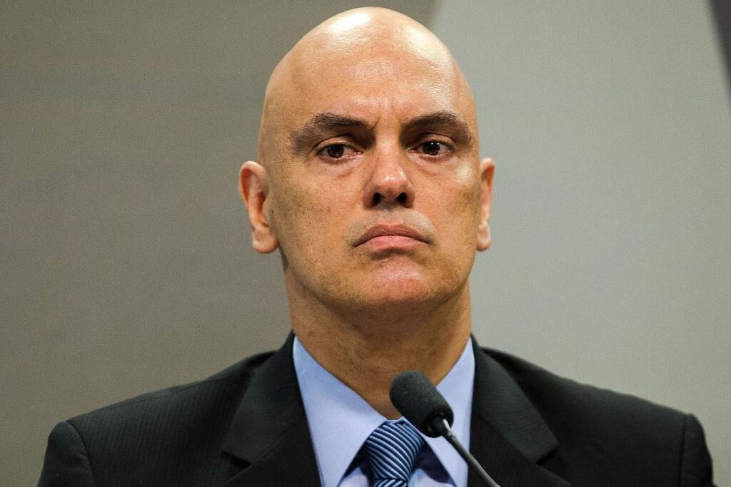 Moraes determina que PRF e PMs tomem medidas "imediatas" para liberar estradas