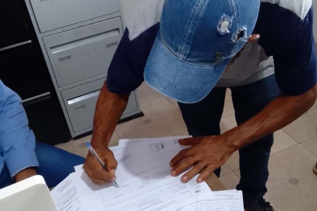 Escritório Social da Seciju viabiliza contratação de custodiados do regime semiaberto para trabalhar na limpeza urbana em Palmas