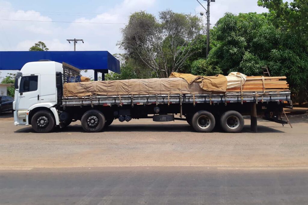 Mais de 120m³ de madeira transportados ilegalmente foram apreendidos nas BR 230 e 226