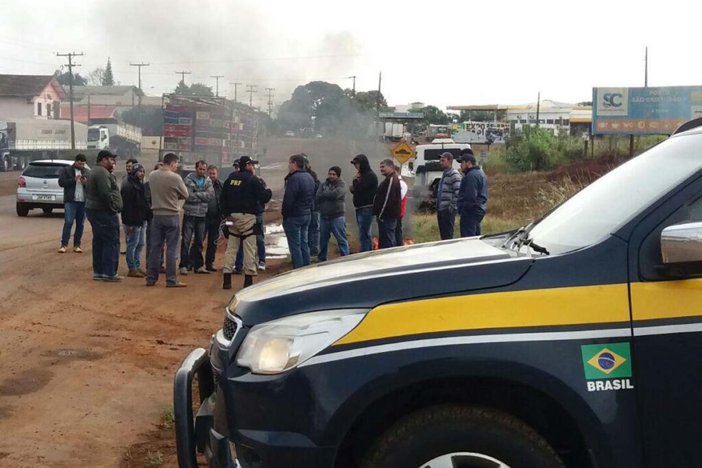PRF pede apoio da Força Nacional para conter avanço de manifestantes