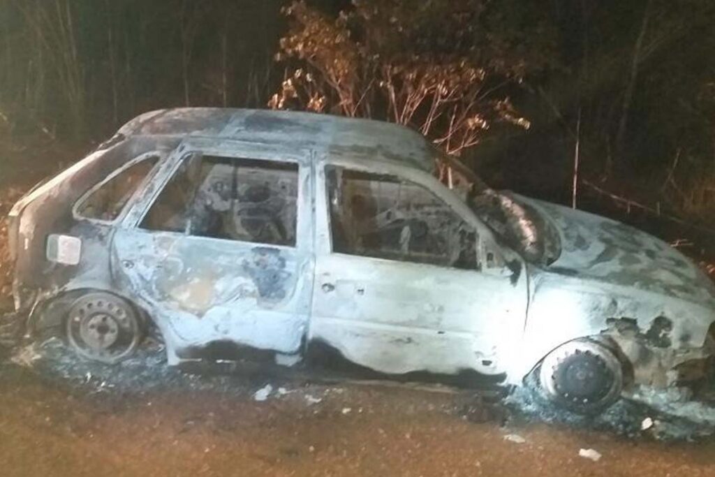 Dupla suspeita de incendiar veículo é detida em Monte do Carmo