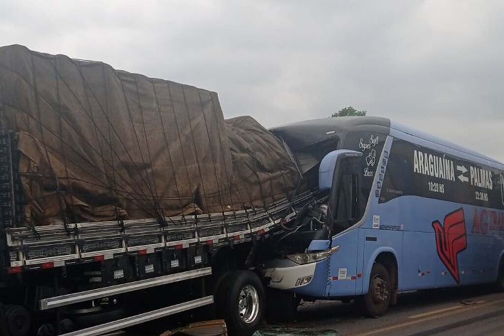 Acidente em rodovia bloqueada deixa 9 feridos em Araguaína