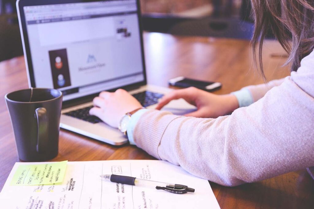 Plataforma de cursos gratuitos tem mais de 1,5 milhão de beneficiados