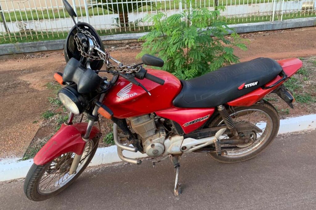 homem é preso por receptação de motocicleta roubada
