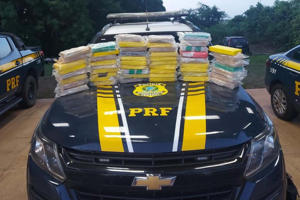 Em operação conjunta, PRF apreende cerca de 55 kg de cocaína