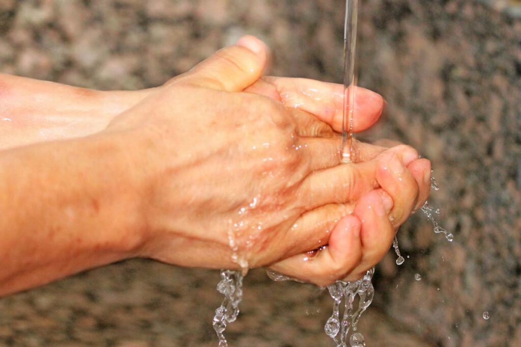 O Novo Marco Legal do Saneamento Básico, promulgado em 15 de julho de 2020 pela Lei nº 14.026, busca universalizar o acesso aos serviços de saneamento básico no Brasil