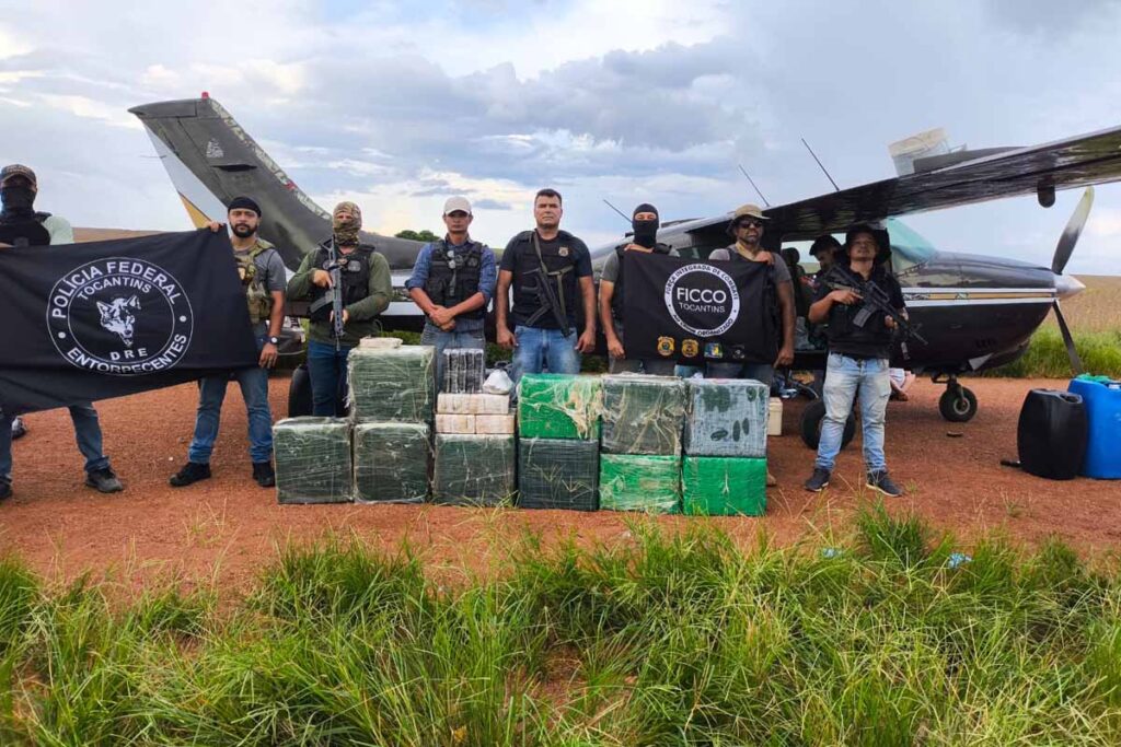 Polícia intercepta avião com 450 kg de cocaína em pista clandestina no Tocantins