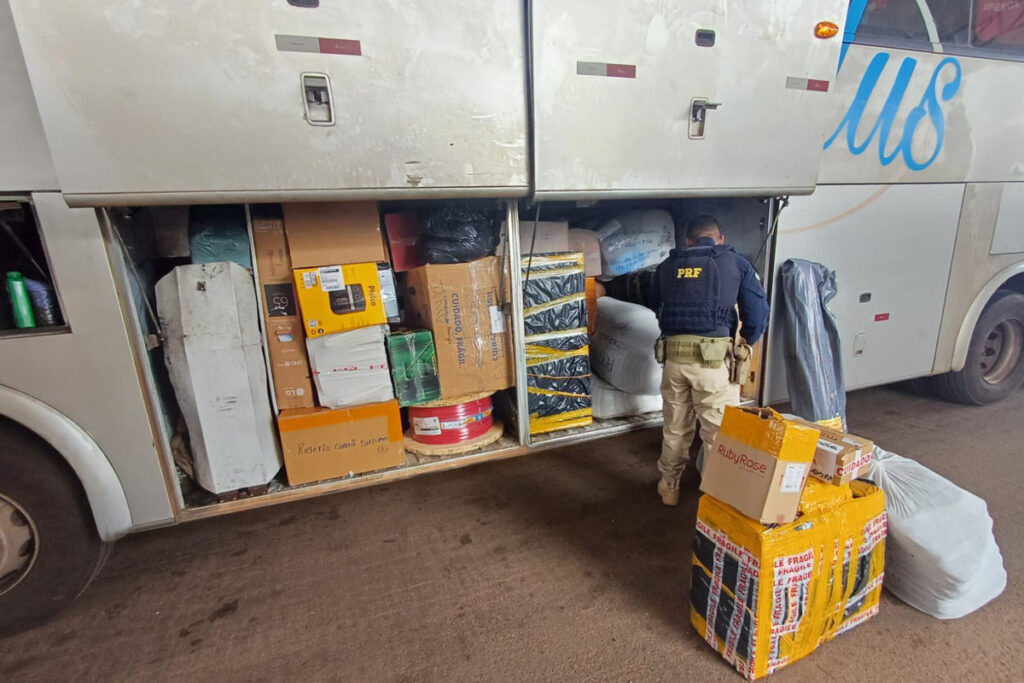 PRF apreende cigarros e celulares ilegais em Araguaína