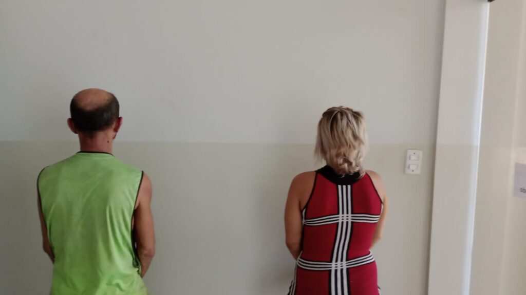 Casal é preso por tráfico de drogas na Vila Mutirão, em Alvorada