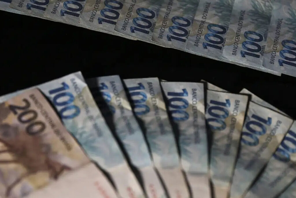 Governo Federal antecipa 13º salário do INSS para abril e maio