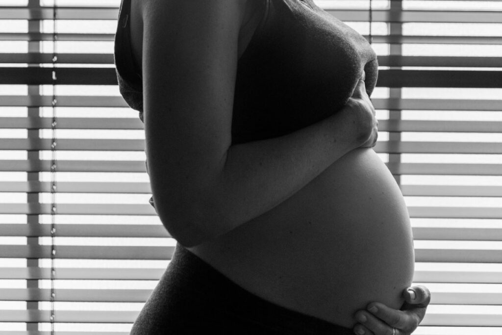 Mulher é indiciada por estelionato após fingir gravidez por nove meses em Gurupi