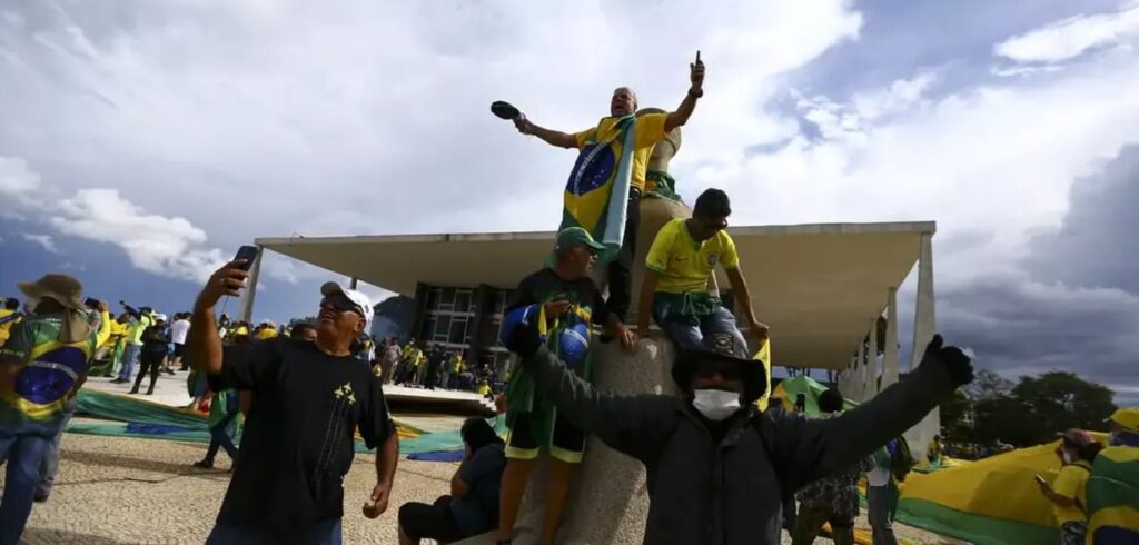 STF avança em julgamento de 17 acusados por incitação aos atos golpistas de 8 de janeiro