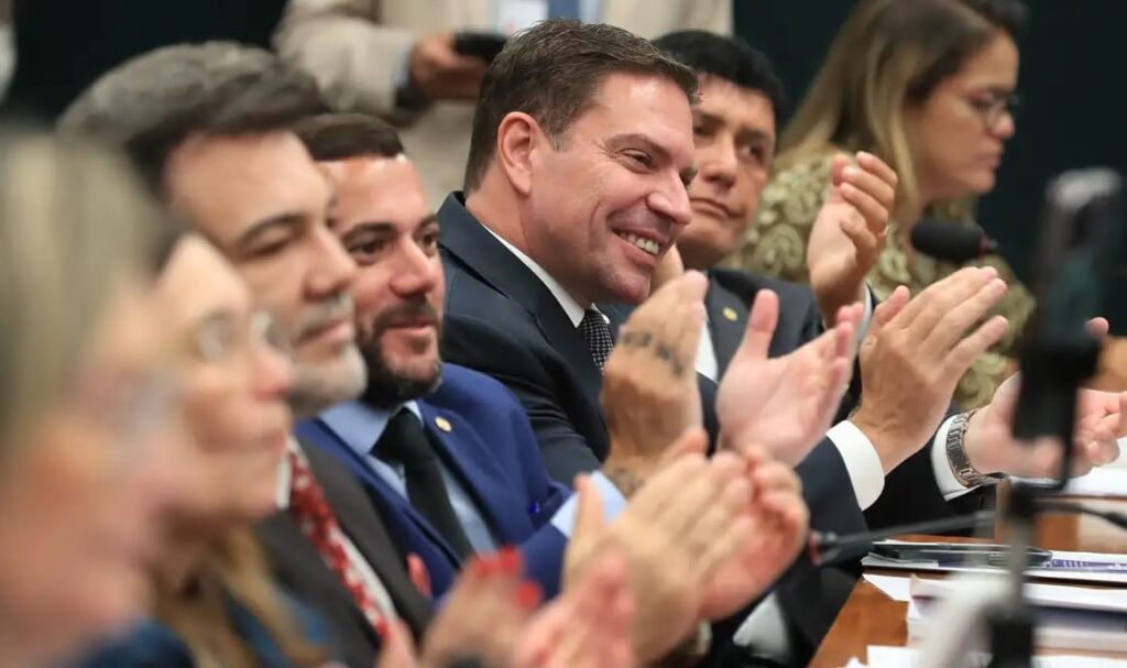 Câmara aprova suspensão de ação penal contra Ramagem; deputados do Tocantins apoiam decisão