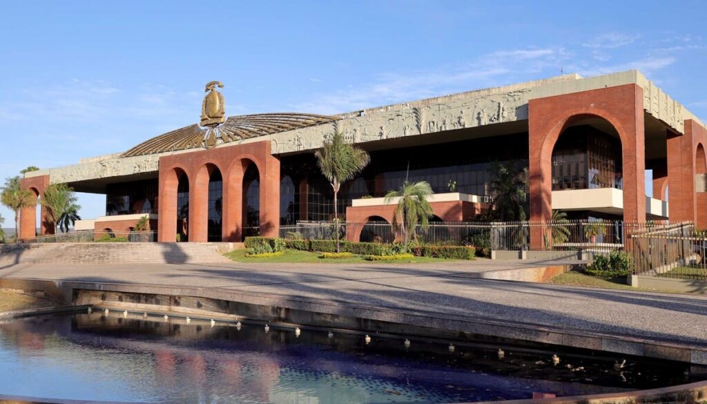 Governo do Tocantins antecipa salários de servidores com reajuste de 4,17%