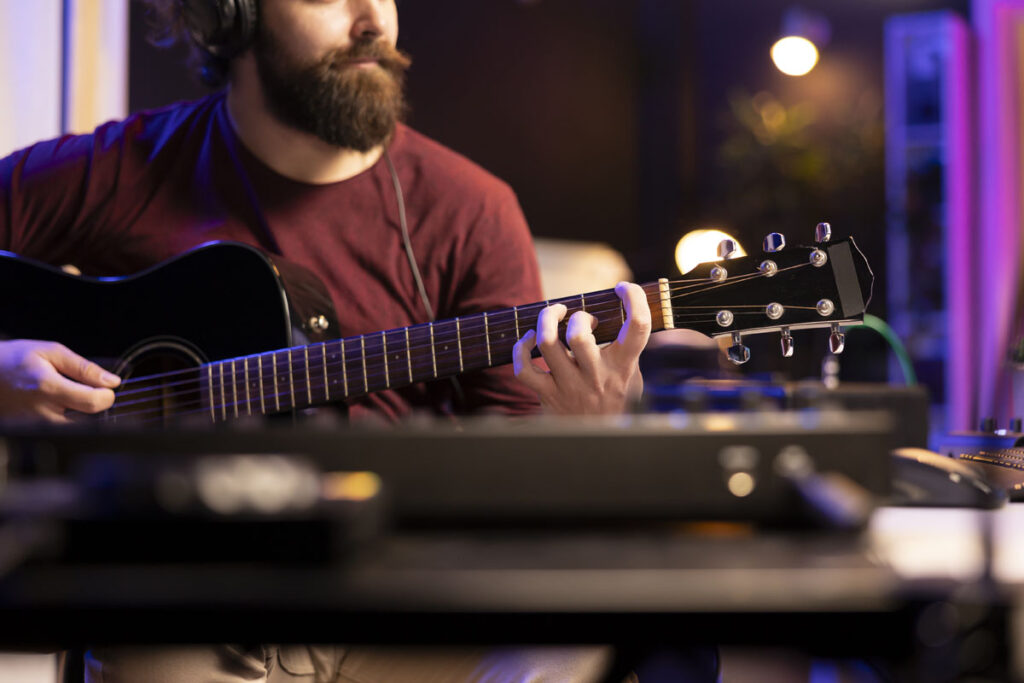 Curso gratuito conecta música e matemática de forma criativa na plataforma da Fundação Itaú