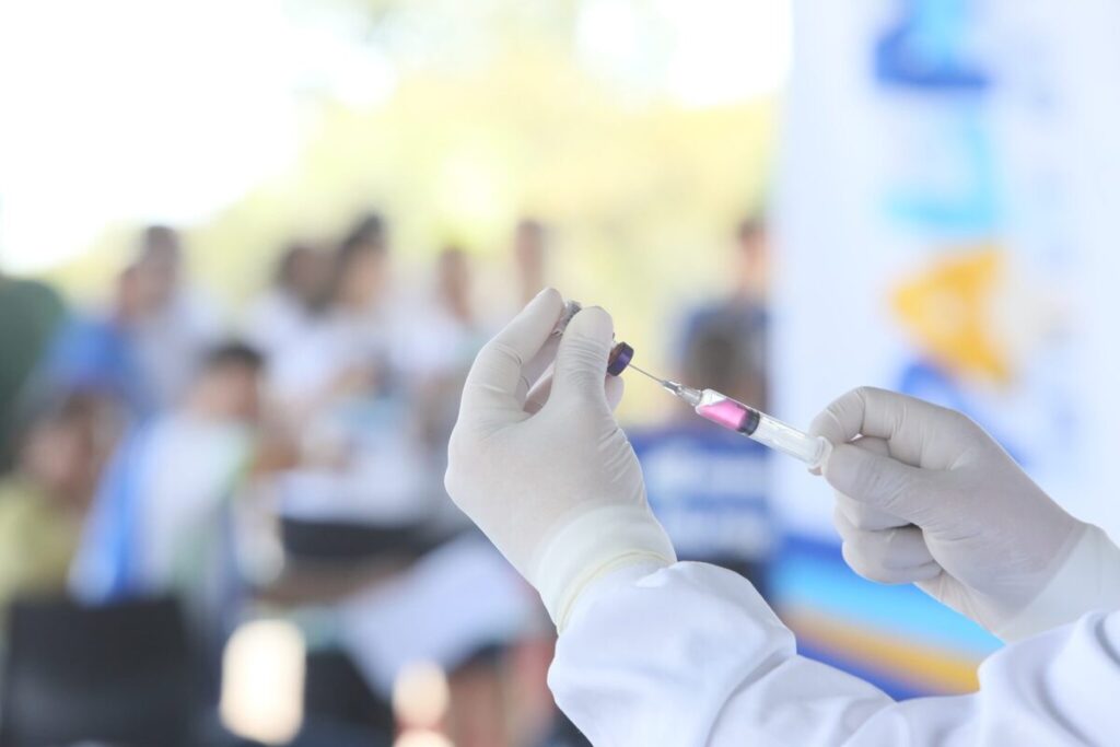 Prefeitura de Palmas reforça importância da vacinação de humanos e pets no Dia Nacional da Imunização