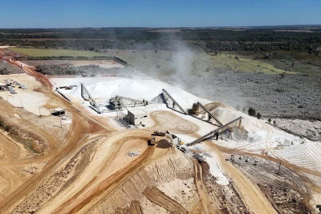 Tocantins inicia distribuição de 35 mil toneladas de calcário para pequenos produtores