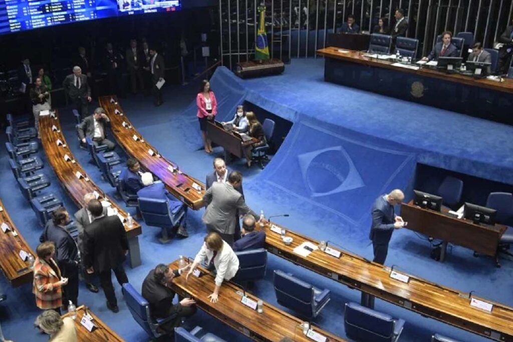 Câmara e Senado aprovam aumento de deputados e derrotam decreto do IOF de Lula