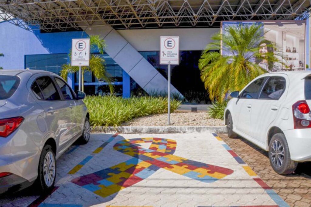 Vagas de estacionamento para idosos, pessoas com deficiência e autistas: saiba como garantir o direito