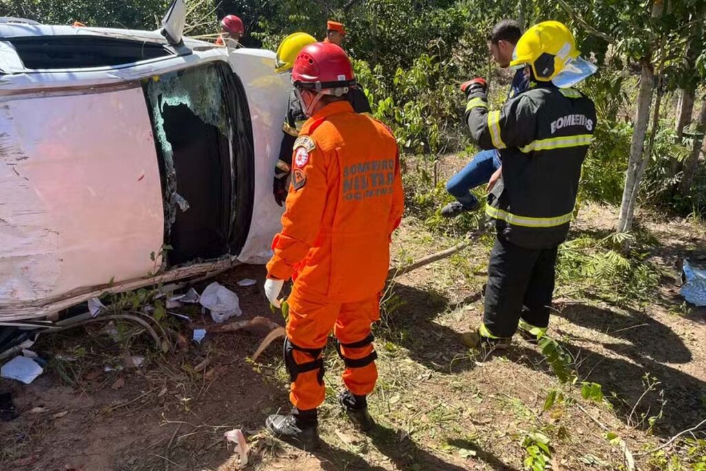 Acidente na TO-010 deixa três mortos e cinco feridos em Araguatins; adolescente dirigia o veículo