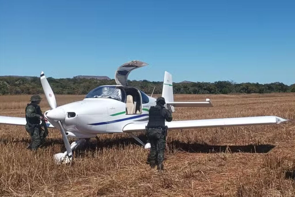 Avião roubado no Maranhão é encontrado abandonado em lavoura no Tocantins