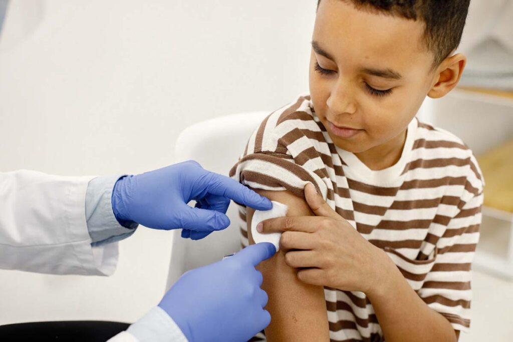 Férias escolares: oportunidade ideal para atualizar o cartão de vacinação antes de viajar