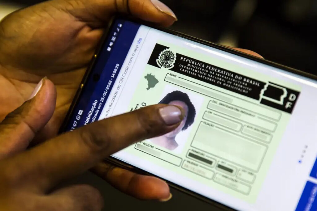 Governo Lula estuda acabar com obrigatoriedade de autoescolas para tirar CNH