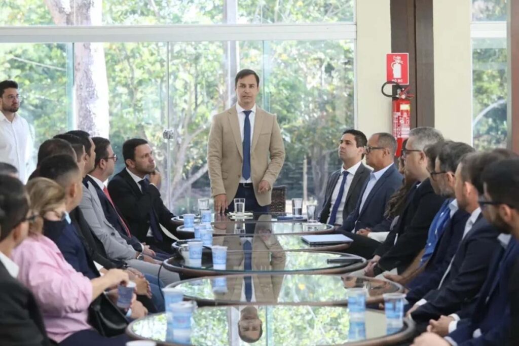 Prefeito em exercício de Palmas exonera secretários e nomeia novos gestores