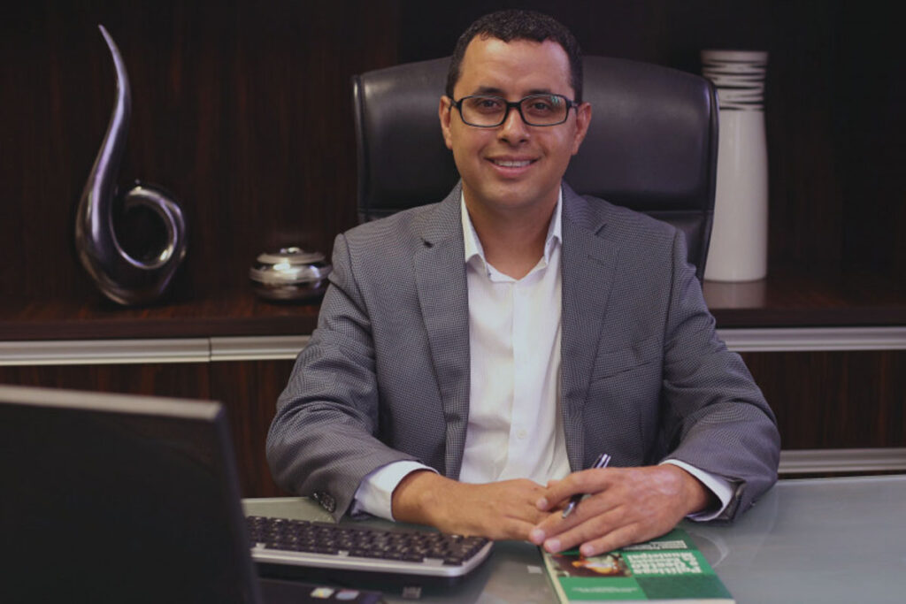 Eduardo Siqueira nomeia Robson Vila Nova como novo secretário de Educação de Palmas