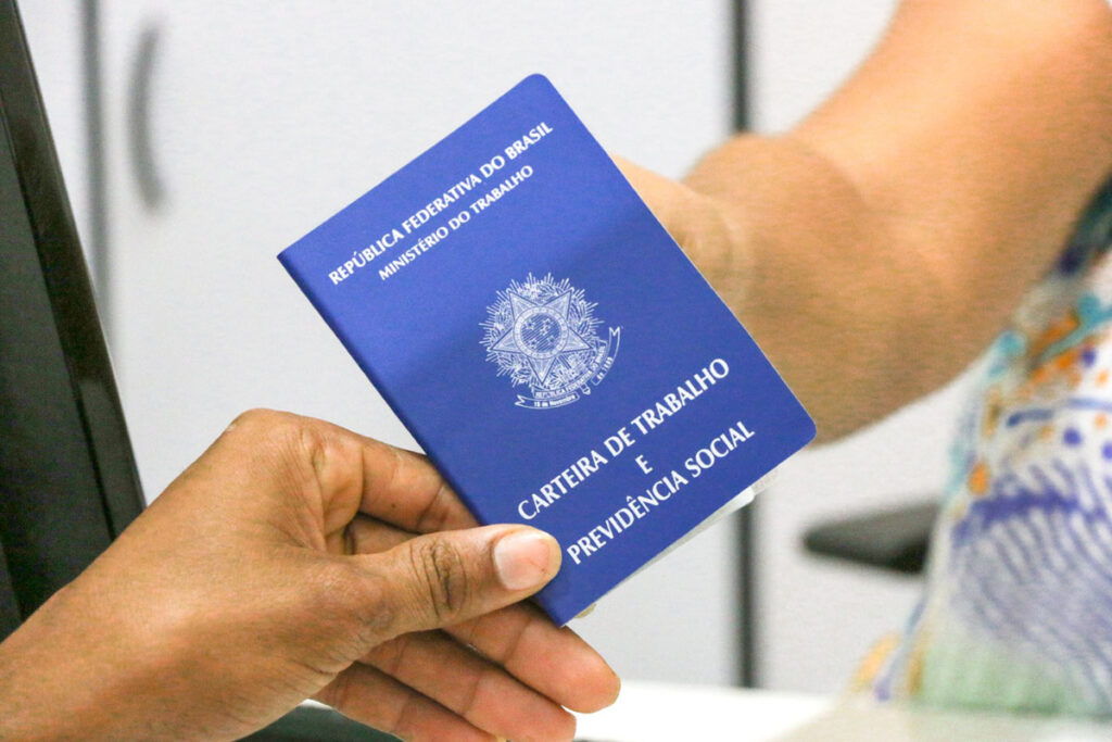 Por que cresce a rejeição à CLT? Entenda o novo perfil do trabalhador brasileiro