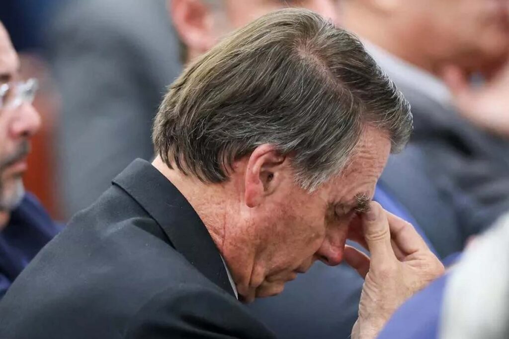 Alexandre de Moraes decreta prisão domiciliar de Jair Bolsonaro por violar medidas cautelares