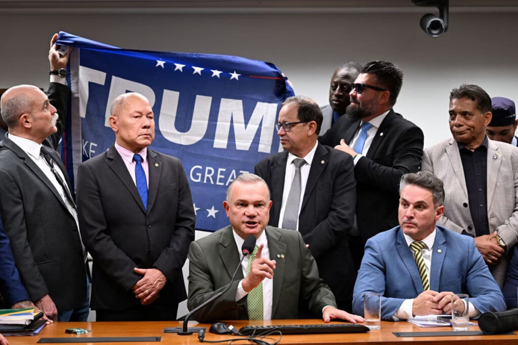 Expulsão de deputado por criticar Trump evidencia submissão do PL aos interesses dos EUA