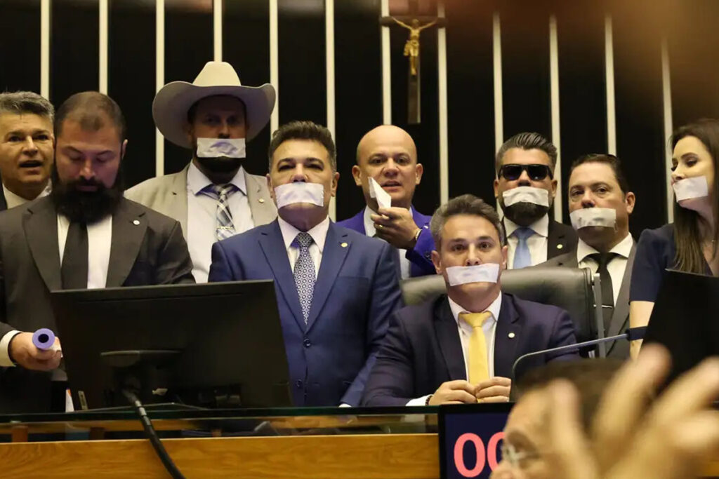 Obstrução bolsonarista ameaça isenção do Imposto de Renda para 10 milhões de brasileiros